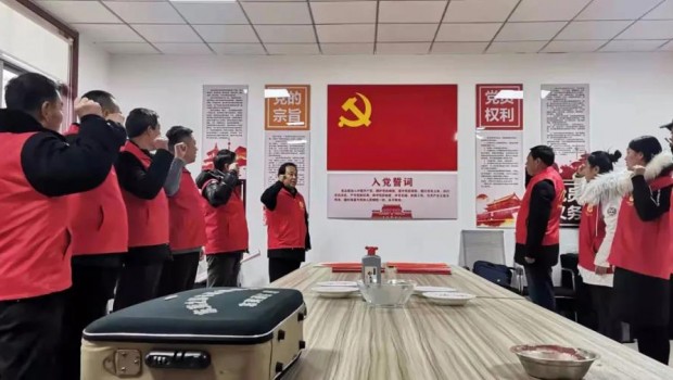 青州市书协党支部到泰和苑小区开展“千年古城新崛起”文艺志愿者服务活动