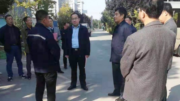 青州市委领导对九龙居供热改造工程进行现场调度